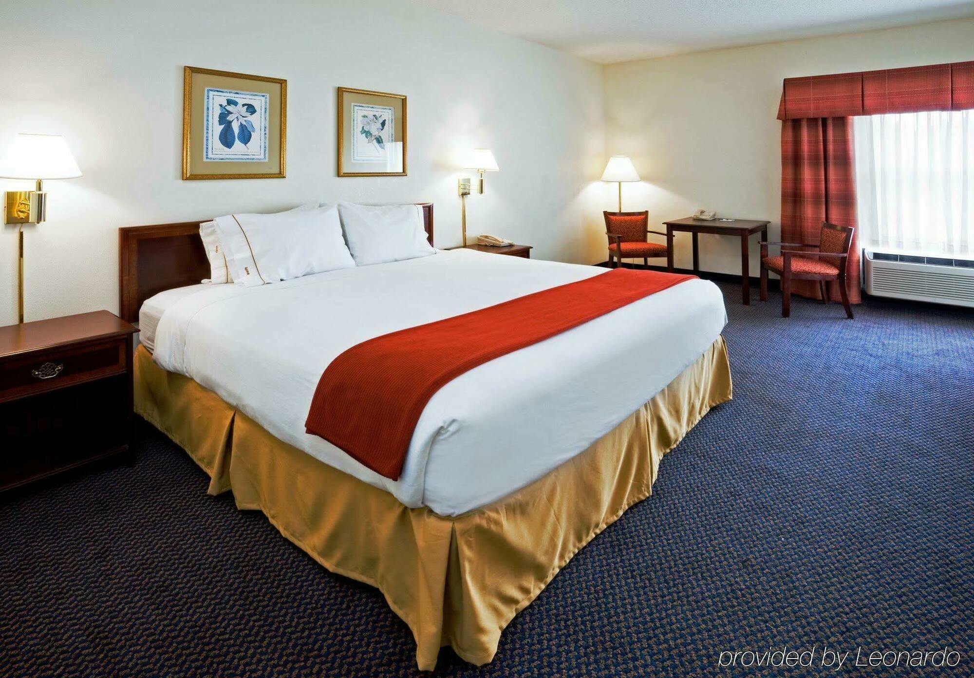 Holiday Express Hillsborough-durham Area By Ihg 2*